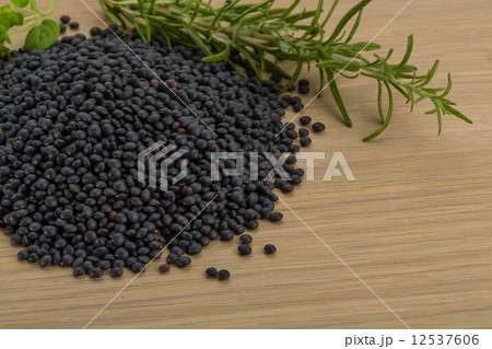 Raw black lentils 12537606