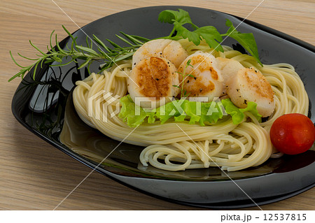 Pasta with grilled scallops Pasta with grilled scallops 12537815