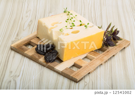 Cheese maasdam Cheese maasdam 12541002