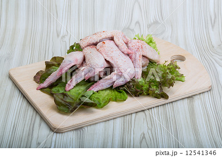 Raw chicken wings Raw chicken wings 12541346