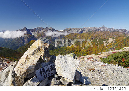 横通岳からの展望　穂高連峰〜槍ヶ岳 12551896