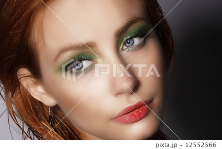 Visage. Close Up Portrait of Young Pretty Woman 12552566
