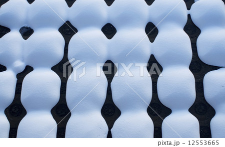 北海道 雪の積もった川 北海道 雪の積もった川 12553665