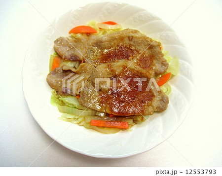 豚肉の生姜焼き 12553793