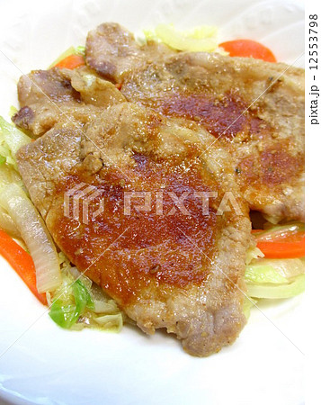 豚肉の生姜焼き 12553798
