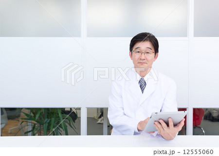 医師 タブレット 会議室 医師 タブレット 会議室 12555060