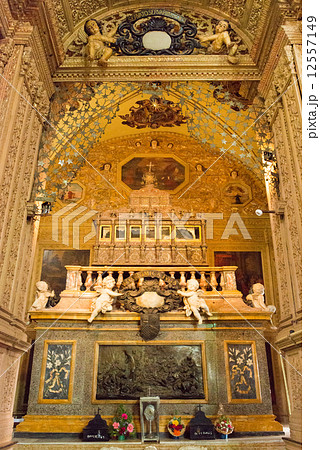 インド　ゴア　フランシスコ・ザビエルの棺 12557149