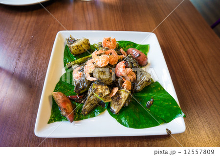 salad with grapefruit and dry shrimp 12557809