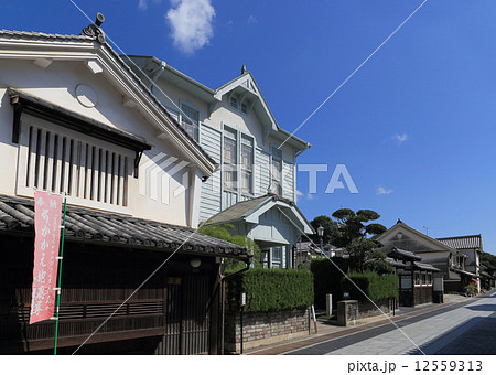 竹原市、町並み保存地区の「歴史民俗資料館」前の本町通り 竹原市、町並み保存地区の「歴史民俗資料館」前の本町通り 12559313