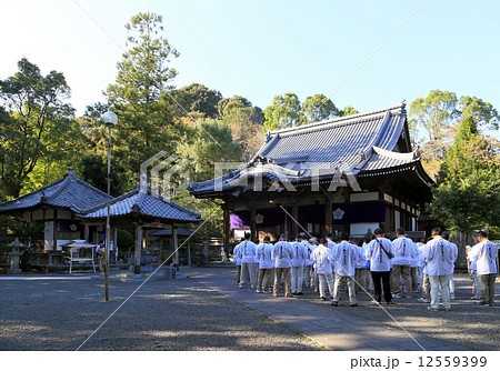 四国霊場第39番札所「延光寺」本堂と大師堂 四国霊場第39番札所「延光寺」本堂と大師堂 12559399