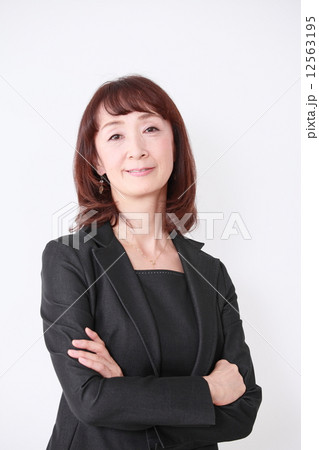シニア女性　イメージ 12563195