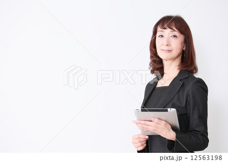 シニア女性　イメージ 12563198