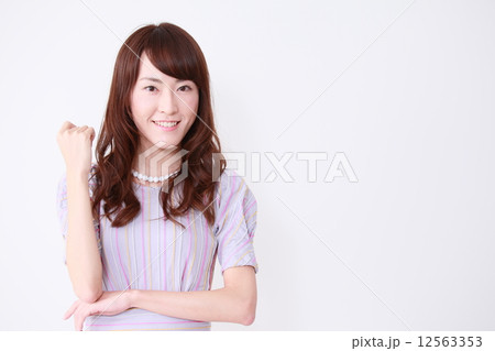 若い女性 汎用 イメージ 若い女性 汎用 イメージ 12563353