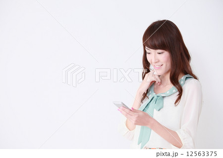 若い女性　汎用　イメージ 12563375
