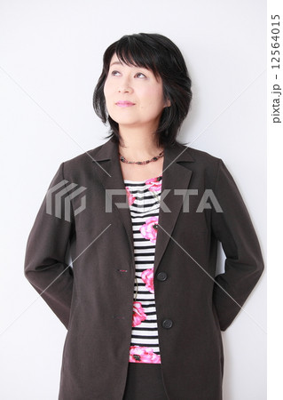 50代　女性　ポートレート 12564015