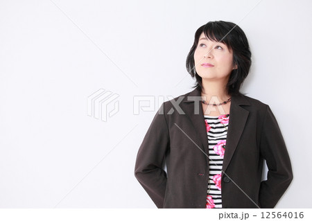 50代　女性　ポートレート 12564016