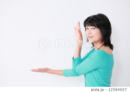 50代　女性　ポートレート 12564037