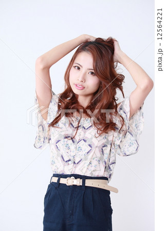 若い女性　汎用　イメージ 12564221