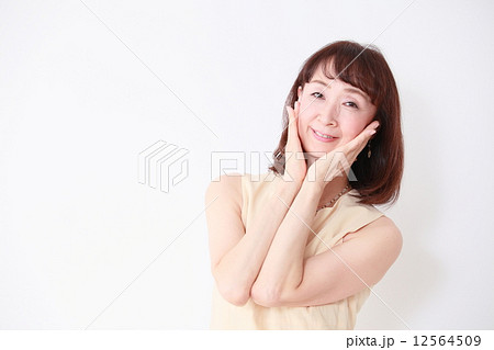シニア女性 イメージ シニア女性 イメージ 12564509