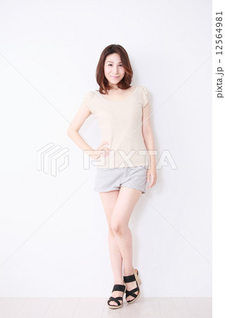 ミドル　女性　汎用イメージ 12564981