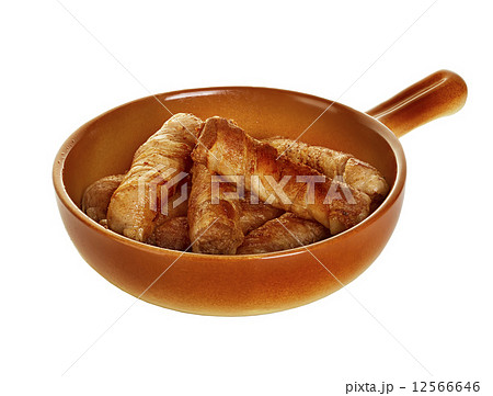 sausages wrapped in bacon in a frying pan, chevapchichi on white background sausages wrapped in bacon in a frying pan, chevapchichi on white background 12566646