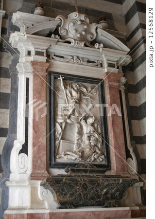 Pisa Cathedral interior bas-relief 12568129