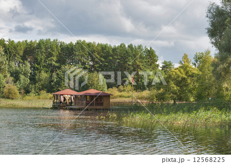 pavilions to stay in the reservoir 12568225