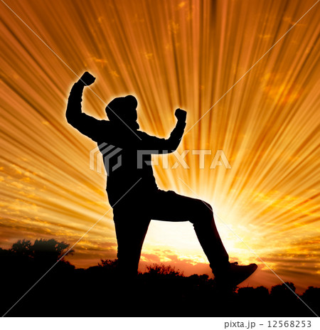 男性シルエット 12568253