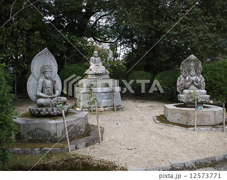 総本山園城寺（おんじょうじ）三井寺　智証大師　銅像 12573771