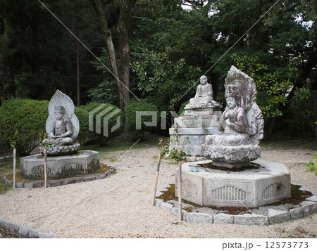 総本山園城寺（おんじょうじ）三井寺　智証大師　銅像 12573773