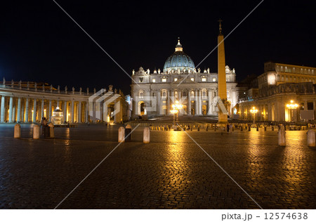 Italy. Rome. Vatican. Saint Peter's Square at night Italy. Rome. Vatican. Saint Peter's Square at night 12574638