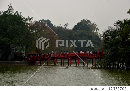 ハノイ ホアンキエム湖と玉山祠 ハノイ ホアンキエム湖と玉山祠 12575705