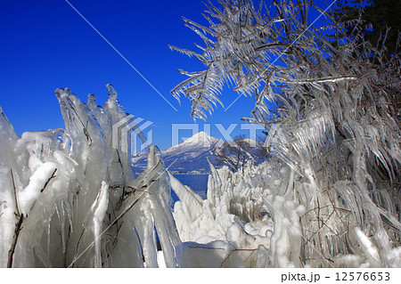 しぶき氷と磐梯山 しぶき氷と磐梯山 12576653