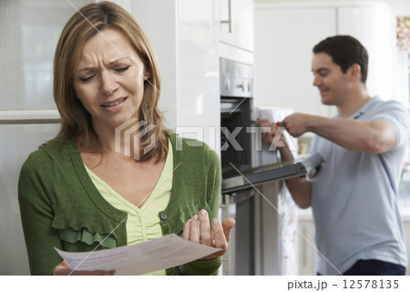 Unhappy Female Customer With Oven Repair Bill 12578135