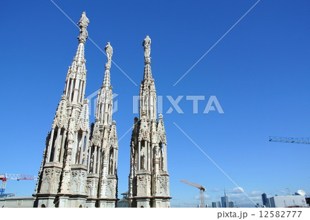 イタリア　ミラノ　ドゥオーモ  12582777