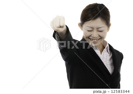 ガッツポーズするビジネスウーマン 12583344