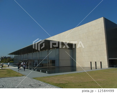 快晴の平成知新館（京都国立博物館） 12584499