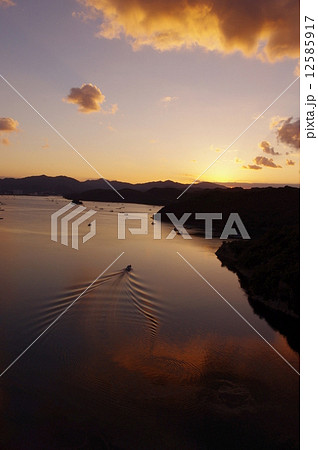 夕暮れの海08 12585917