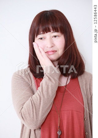 40〜50代女性　ポートレート 12586443