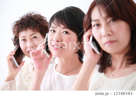 40〜60代の女性 40〜60代の女性 12586583