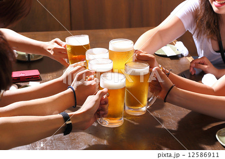 ビールで乾杯 ビールで乾杯 12586911
