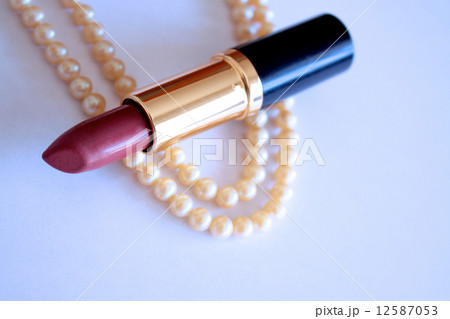 口紅とパールのネックレス3 12587053