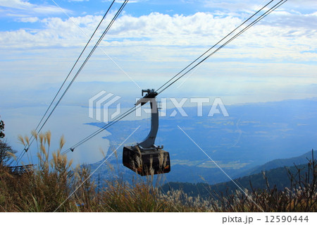 紅葉の琵琶湖バレイの写真素材