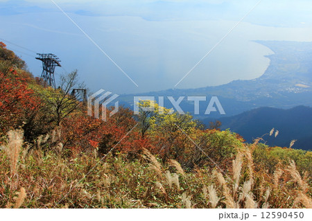 紅葉の琵琶湖バレイの写真素材