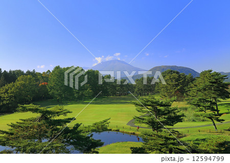 浅間山とゴルフ場 12594799