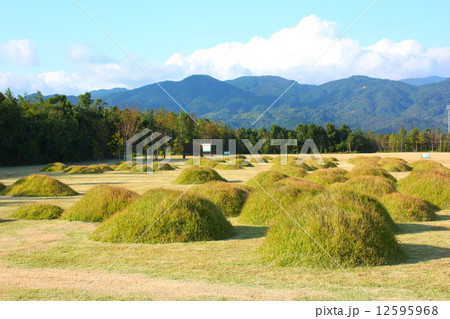 吉野ヶ里遺跡 甕棺墓列の写真素材