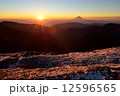 ご来光と富士山 12596565