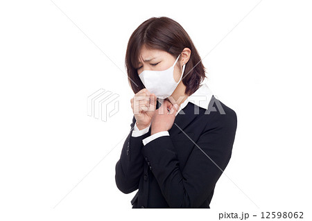 咳の止まらない女性 12598062