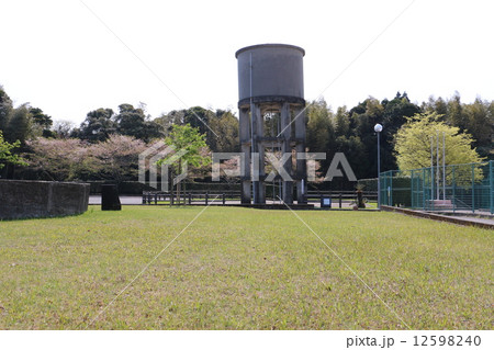 給水塔のある風景 12598240