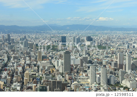 阿倍野ハルカスビル展望フロアーから見た京都方面の大阪平野の街並み 12598511